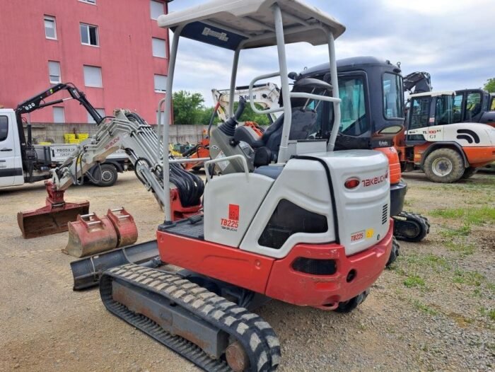 Mini-pelle Takeuchi TB225 – 2018 - 2,2T – Image 6