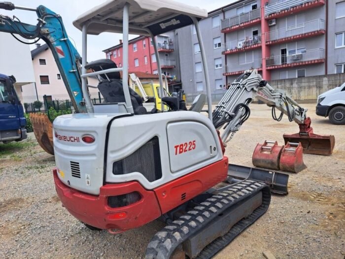 Mini-pelle Takeuchi TB225 – 2018 - 2,2T – Image 7