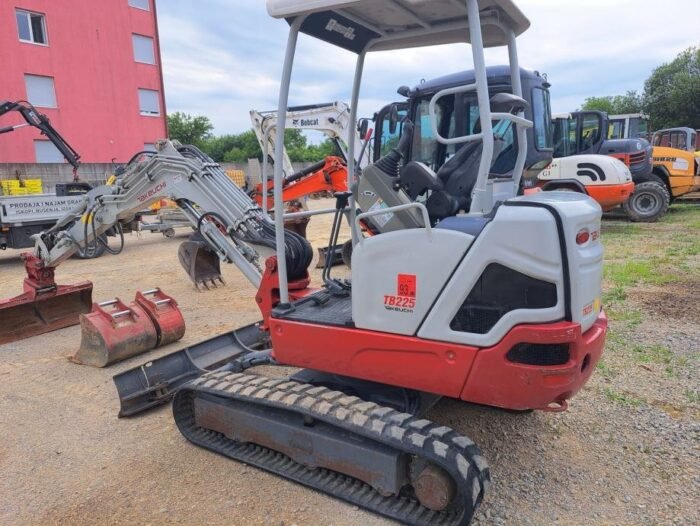 Mini-pelle Takeuchi TB225 – 2018 - 2,2T – Image 1